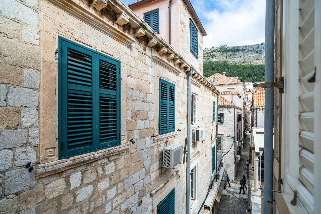 Laus I , In Old Town Dubrovnik